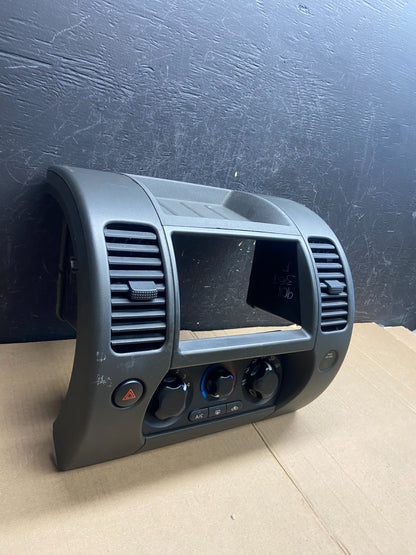 2005-2008 Nissan Pathfinder Radio A/C Heat Temperature Climate Control AE4216 DG2