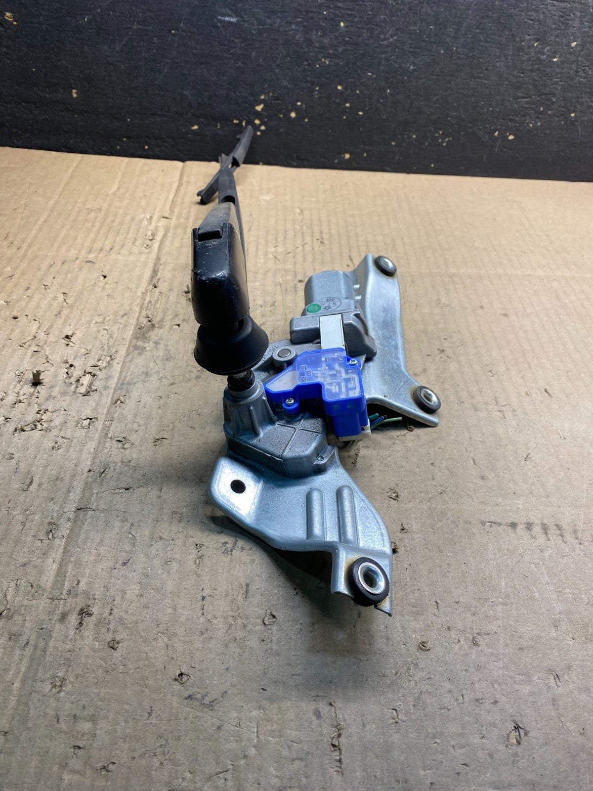 2010 to 2013 Subaru Forester Rear Windshield Washer Wiper Motor AB03694