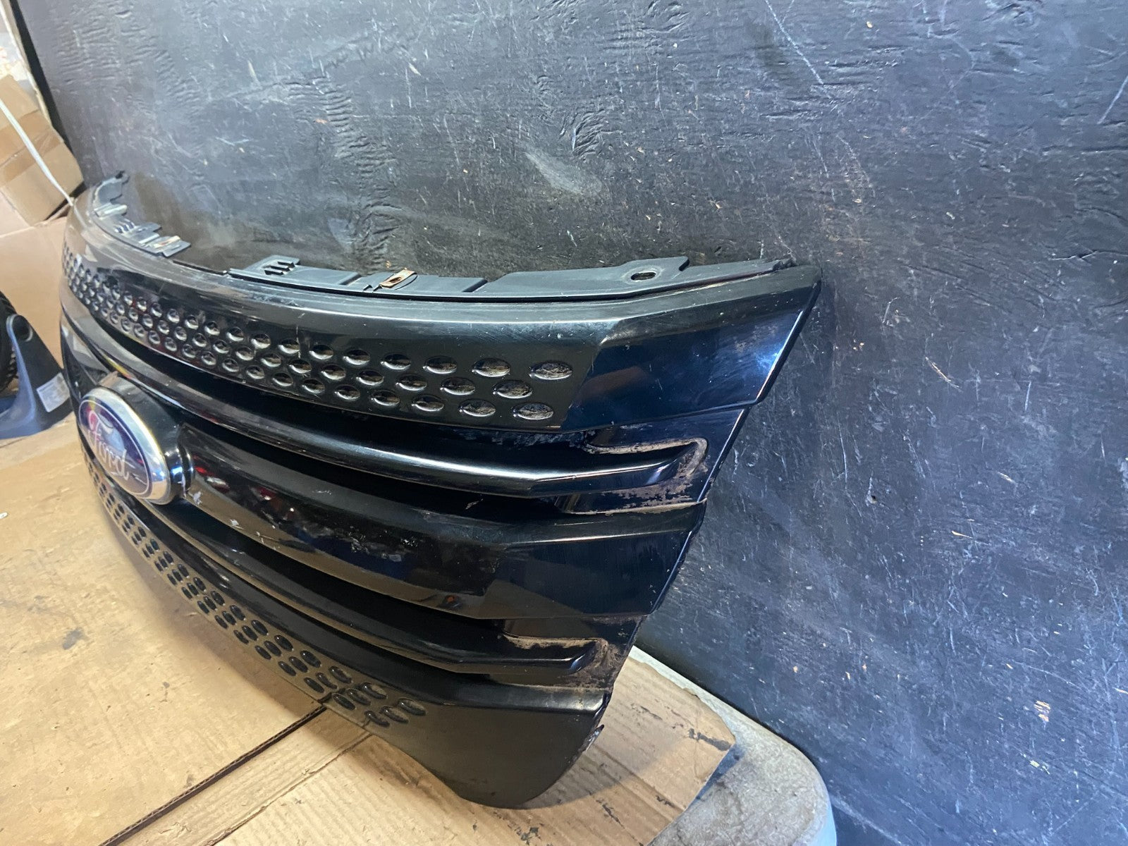 2011 to 2015 Ford Explorer Upper Front Grill Grille Oem R0239 DG1