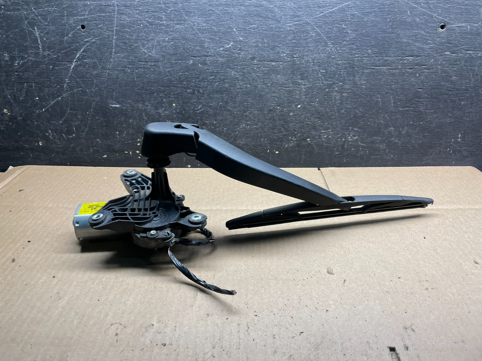 2013 to 2017 Buick Enclave Windshield Rear Wiper Motor v9043 DG1