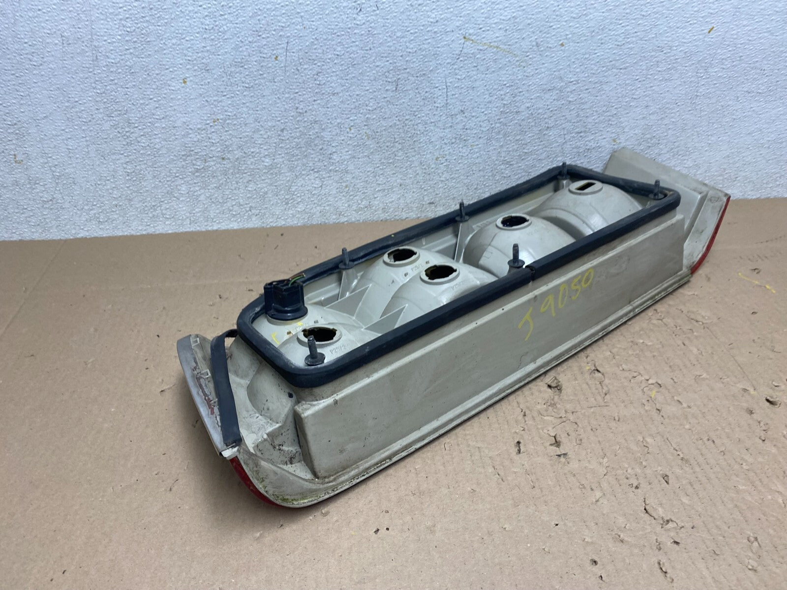 1990 - 1993 Cadillac Allante Front Right Passenger Tail Light J9050 PS5