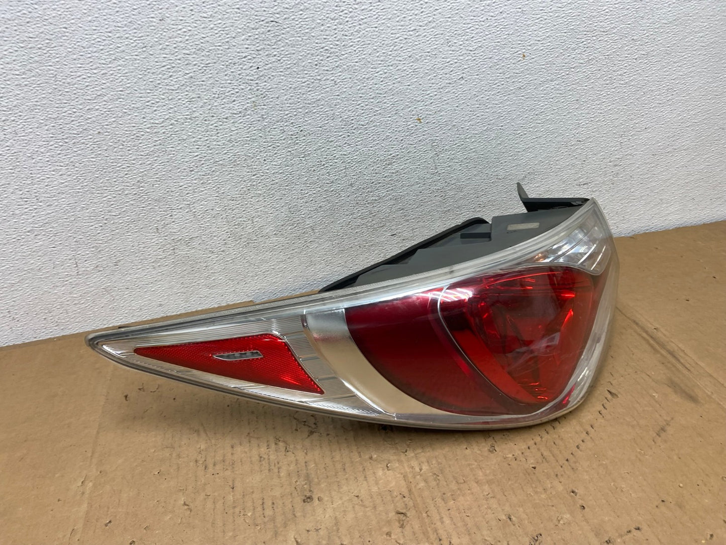 2011 - 2015 Hyundai Sonata Hybrid Left Driver LH Tail Light AD1065 LK2