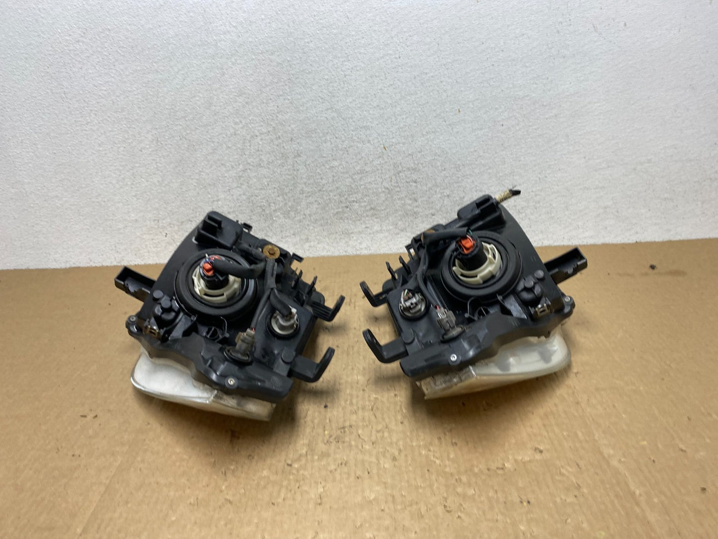 2008 to 2012 Nissan Pathfinder Halogen Headlights Left+Right AF9866 DW10