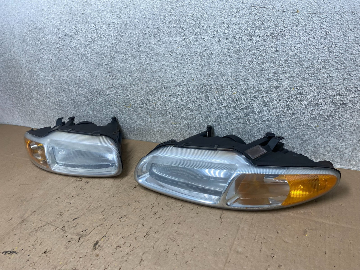 1996-2000 Chrysler Sebring Left+Right Side Halogen Headlights OEM W1122 DW1