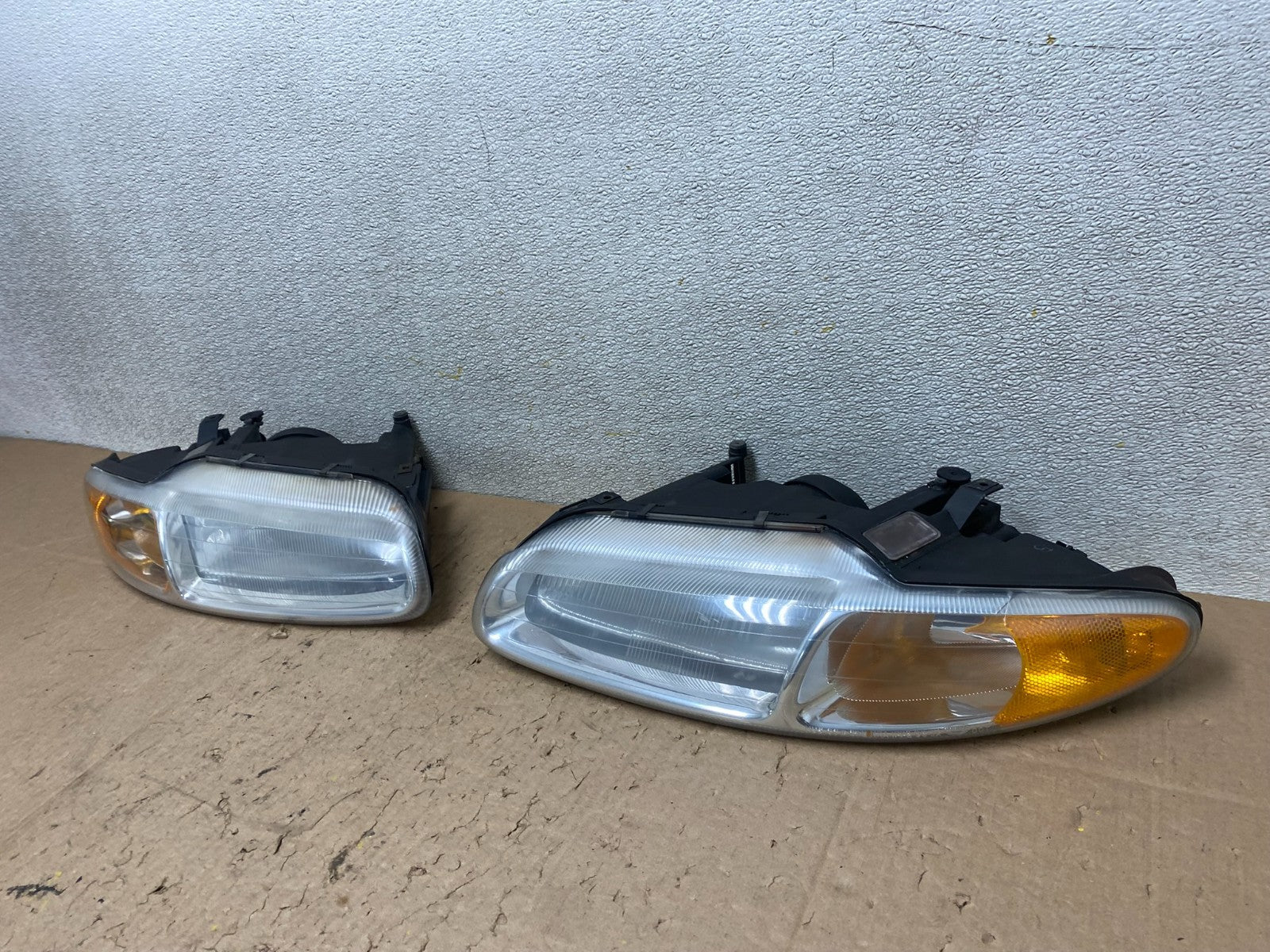 1996-2000 Chrysler Sebring Left+Right Side Halogen Headlights OEM W1122 DW1