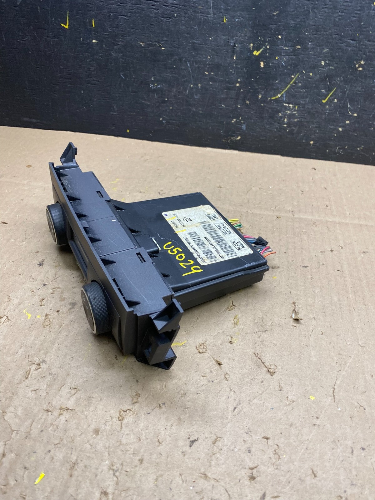 2006 to 2011 Cadillac DTS AC Heater Climate Control Panel u5029 DG2