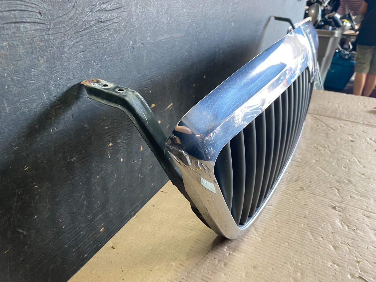1998 to 2002 Lincoln Navigator Front Upper Grill Grille p6038 DG2