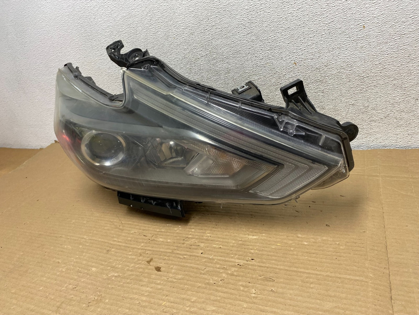 2016 - 2018 Nissan Altima Right Passenger RH Halogen Headlight AG8952 DW2