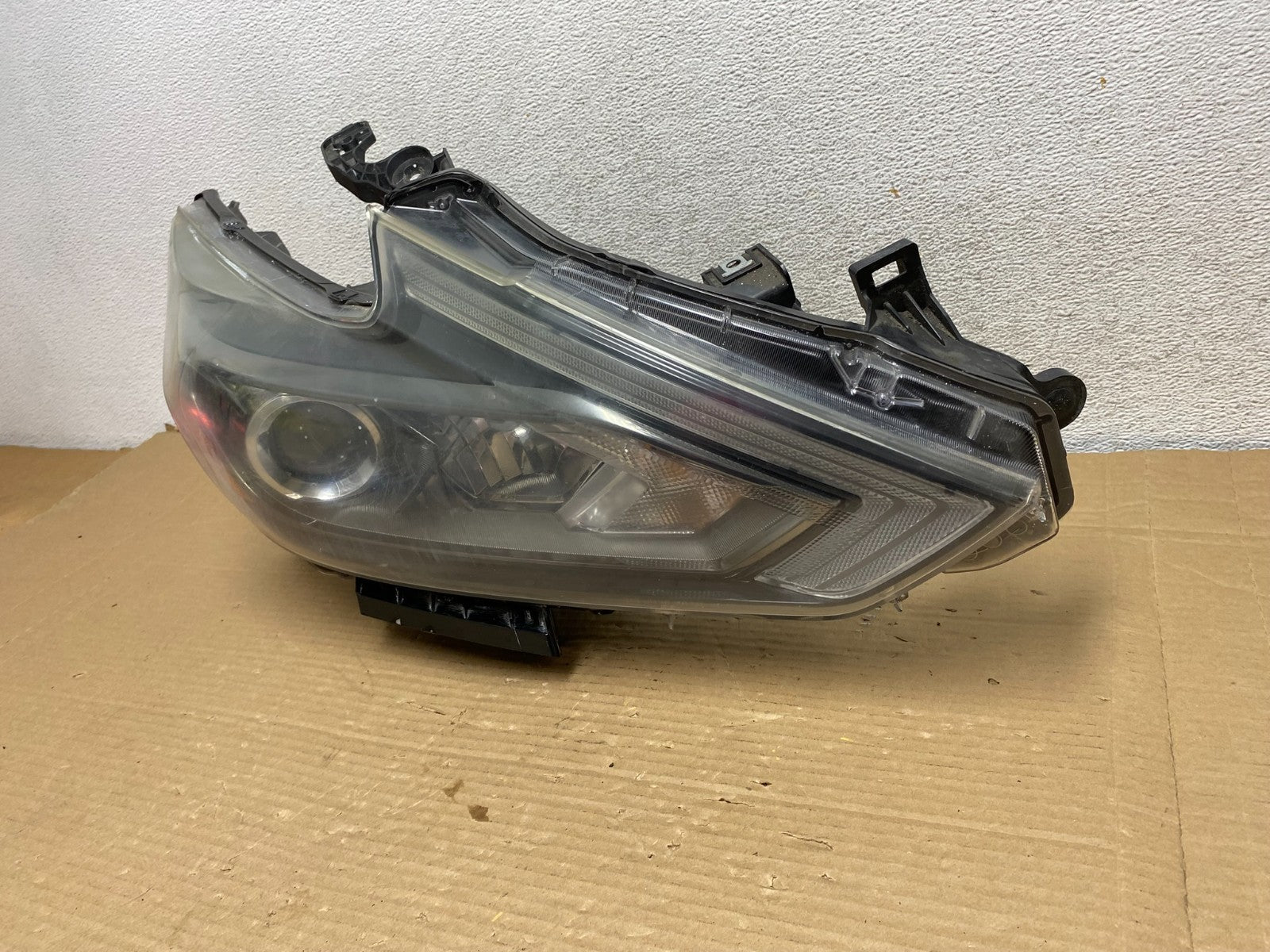 2016 - 2018 Nissan Altima Right Passenger RH Halogen Headlight AG8952 DW2