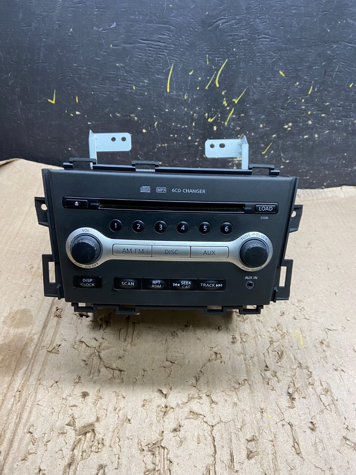 2009-2010 Nissan Murano AM FM Radio 6 CD Control Panel X6435 DG0