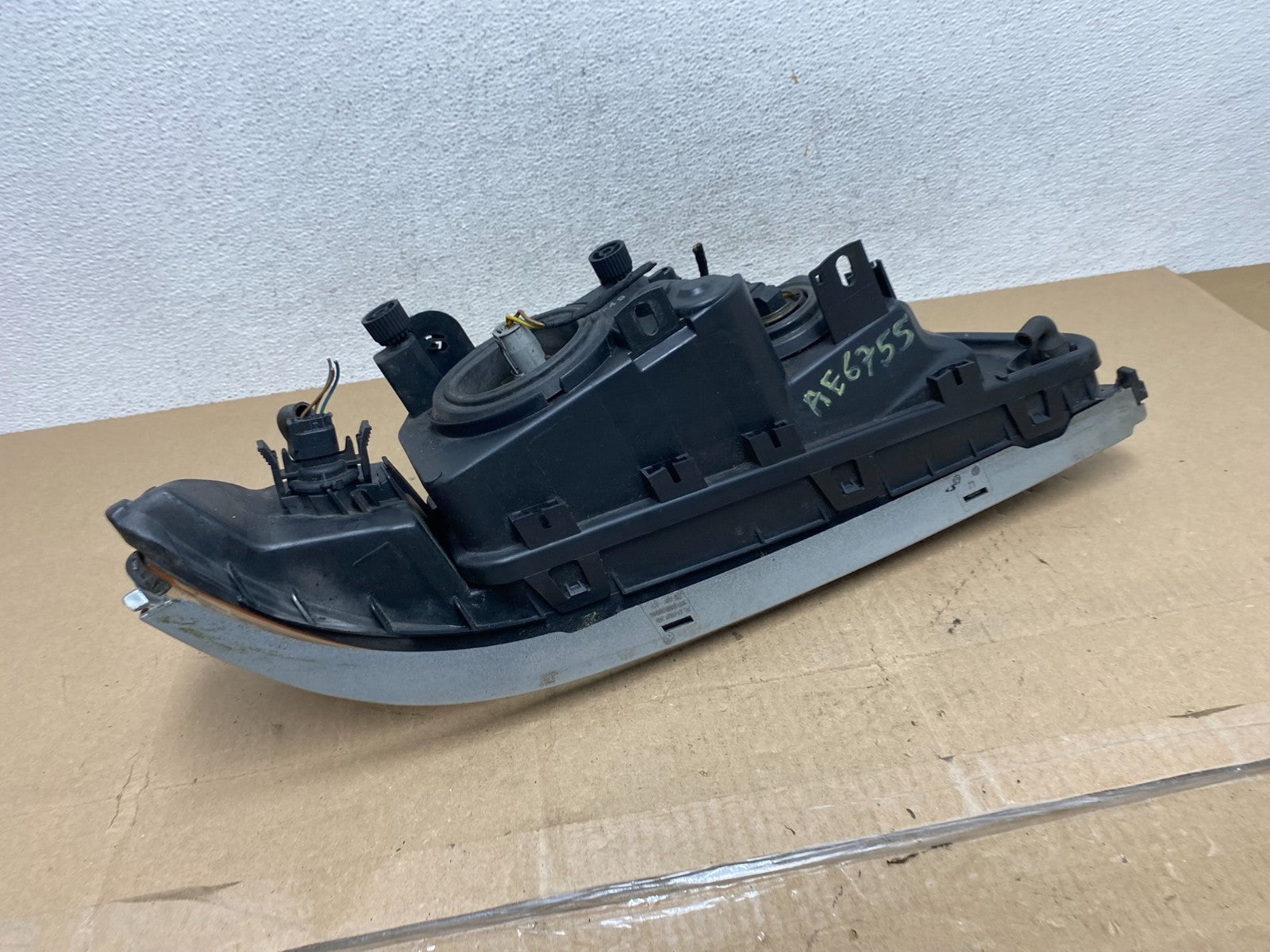 1997 - 2000 BMW E39 5 Series Headlight Left Driver Halogen AE6755 DW7