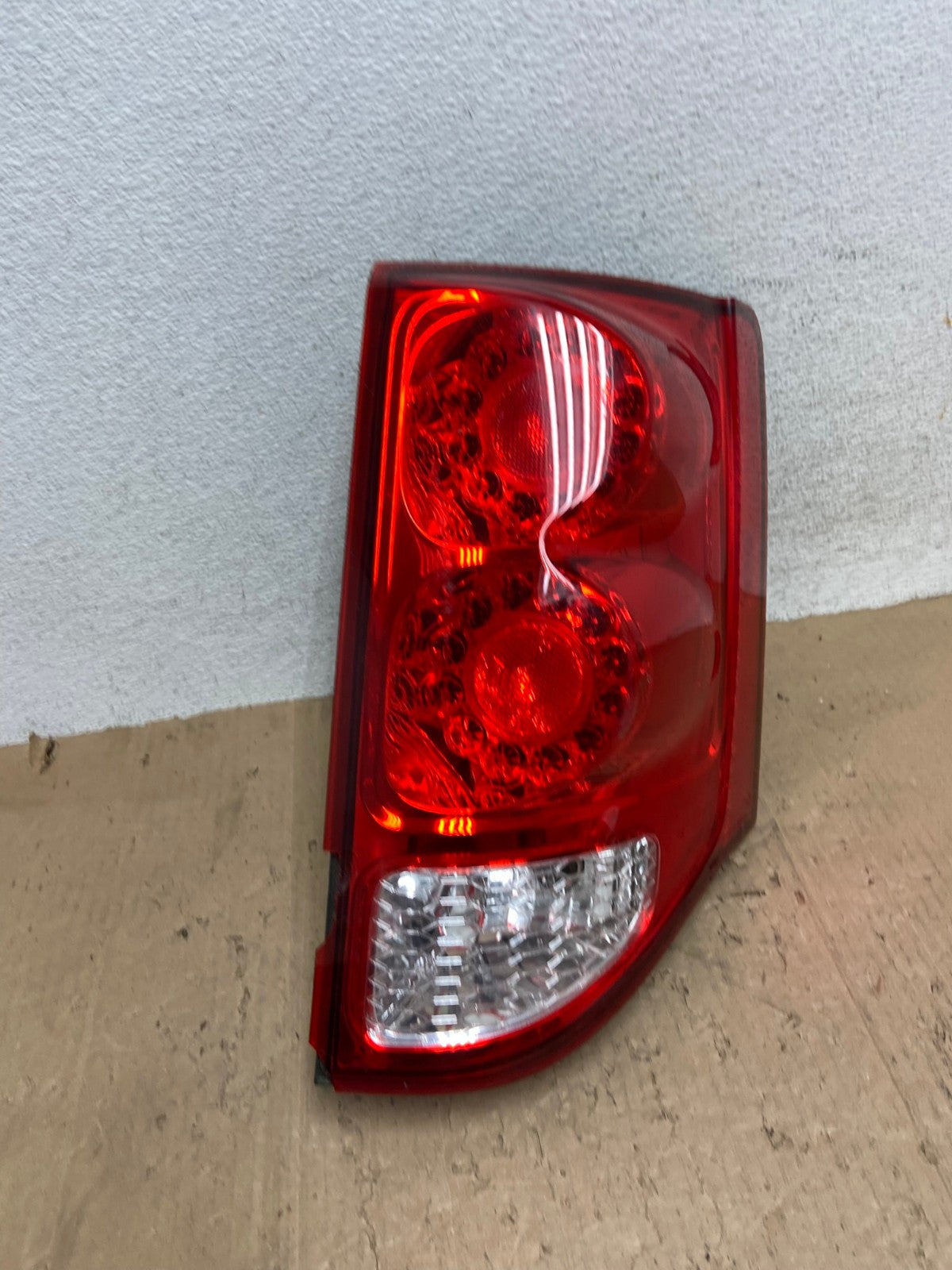 2011 - 2018 Dodge Grand Caravan Right Passenger RH Tail Light Led AE9343 LK2