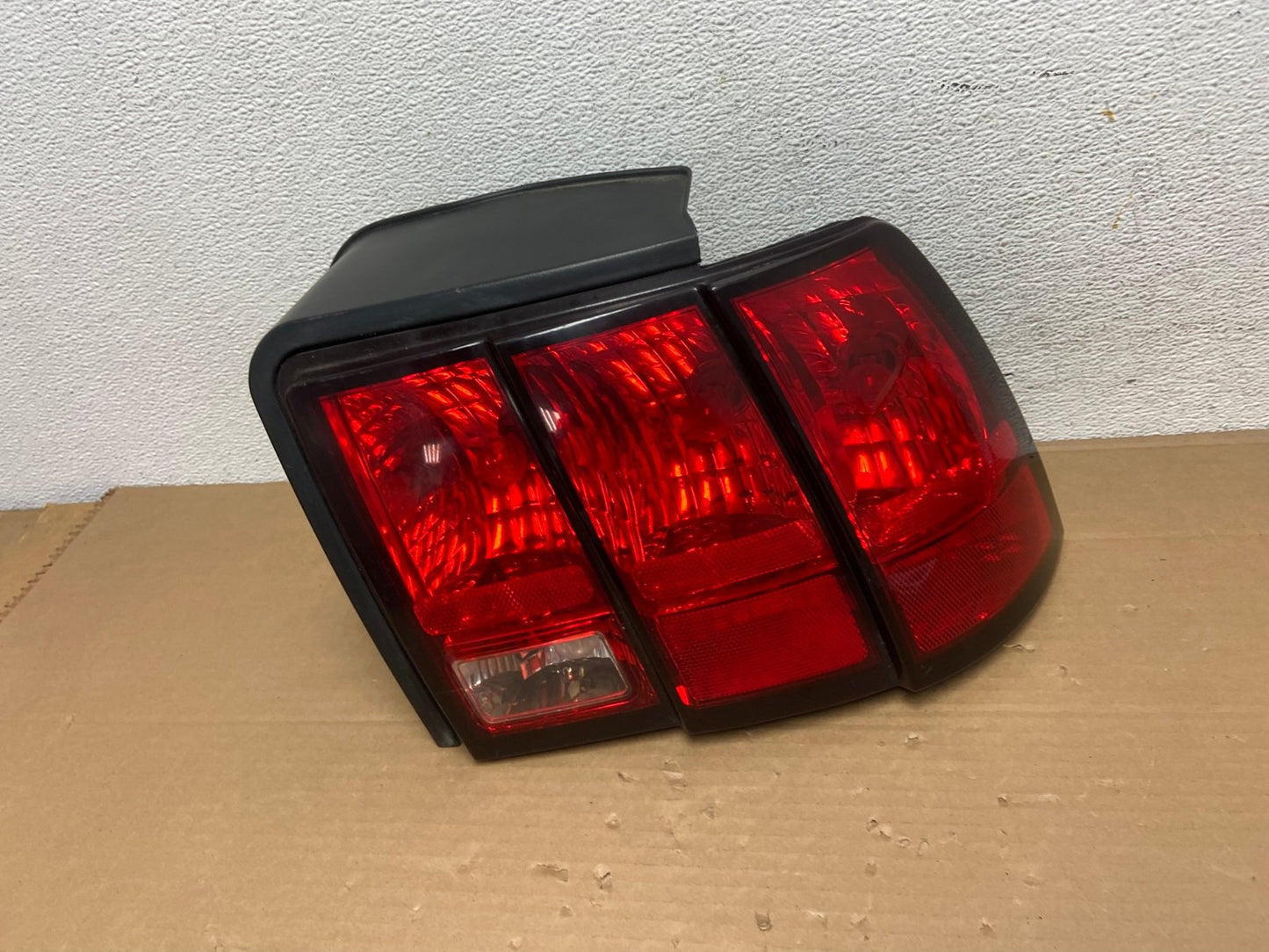 1999-2004 Ford Mustang Right Passenger Rh Side Tail Light AD4177 LK0