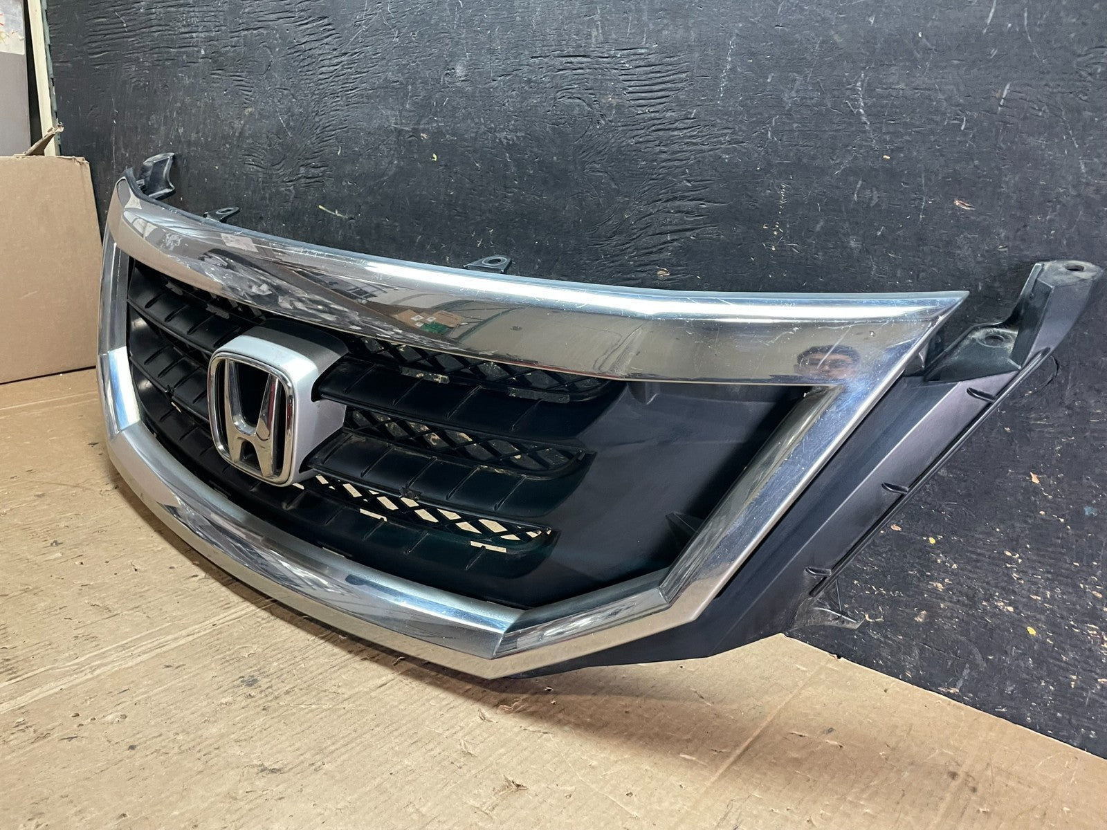 2008 2009 2010 Honda Odyssey Front Upper Grill Grille Z5940  DG2