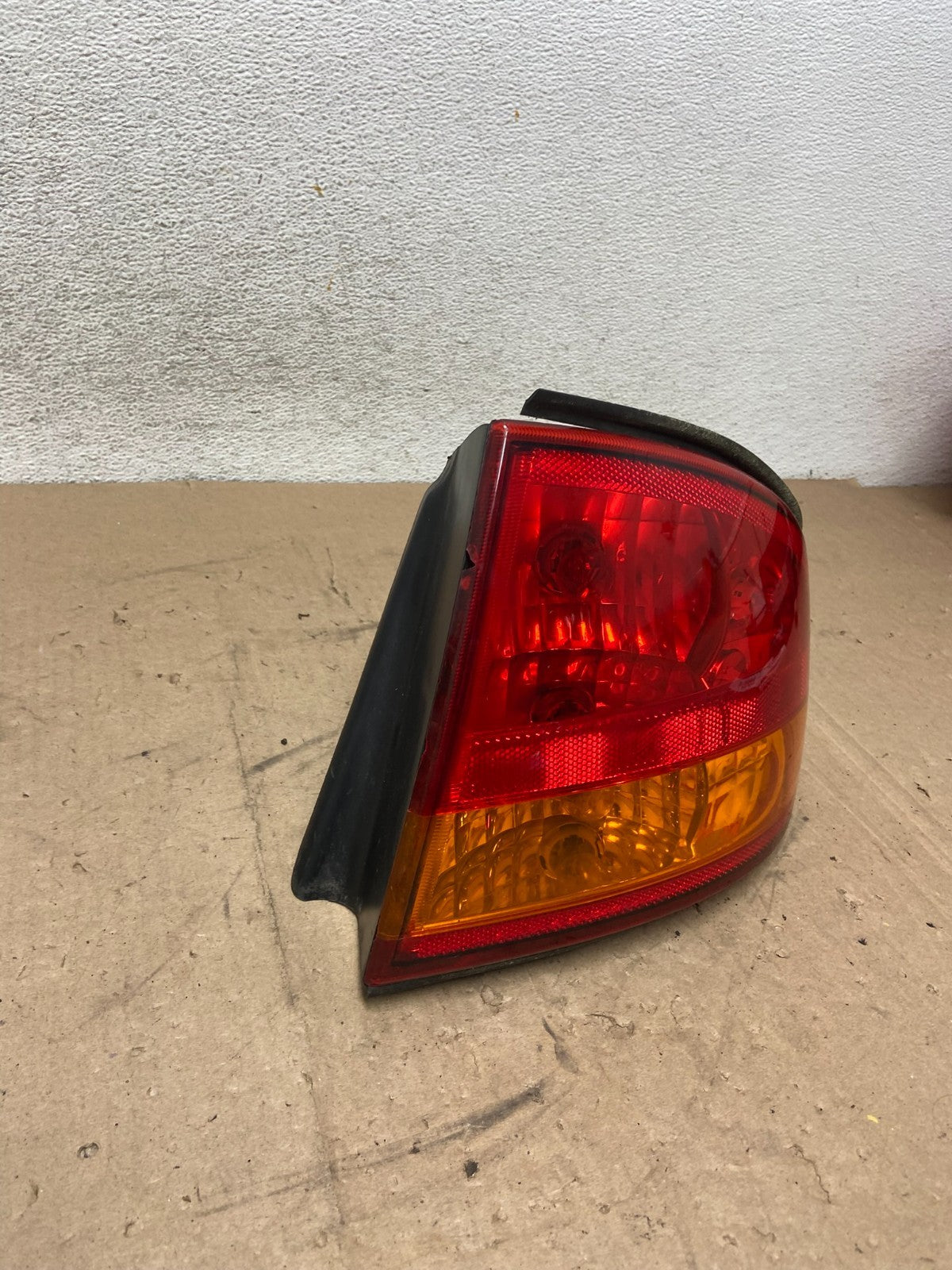 1999 to 2004 Oldsmobile Alero Right Passenger RH Side Tail Light AG5333 DW1
