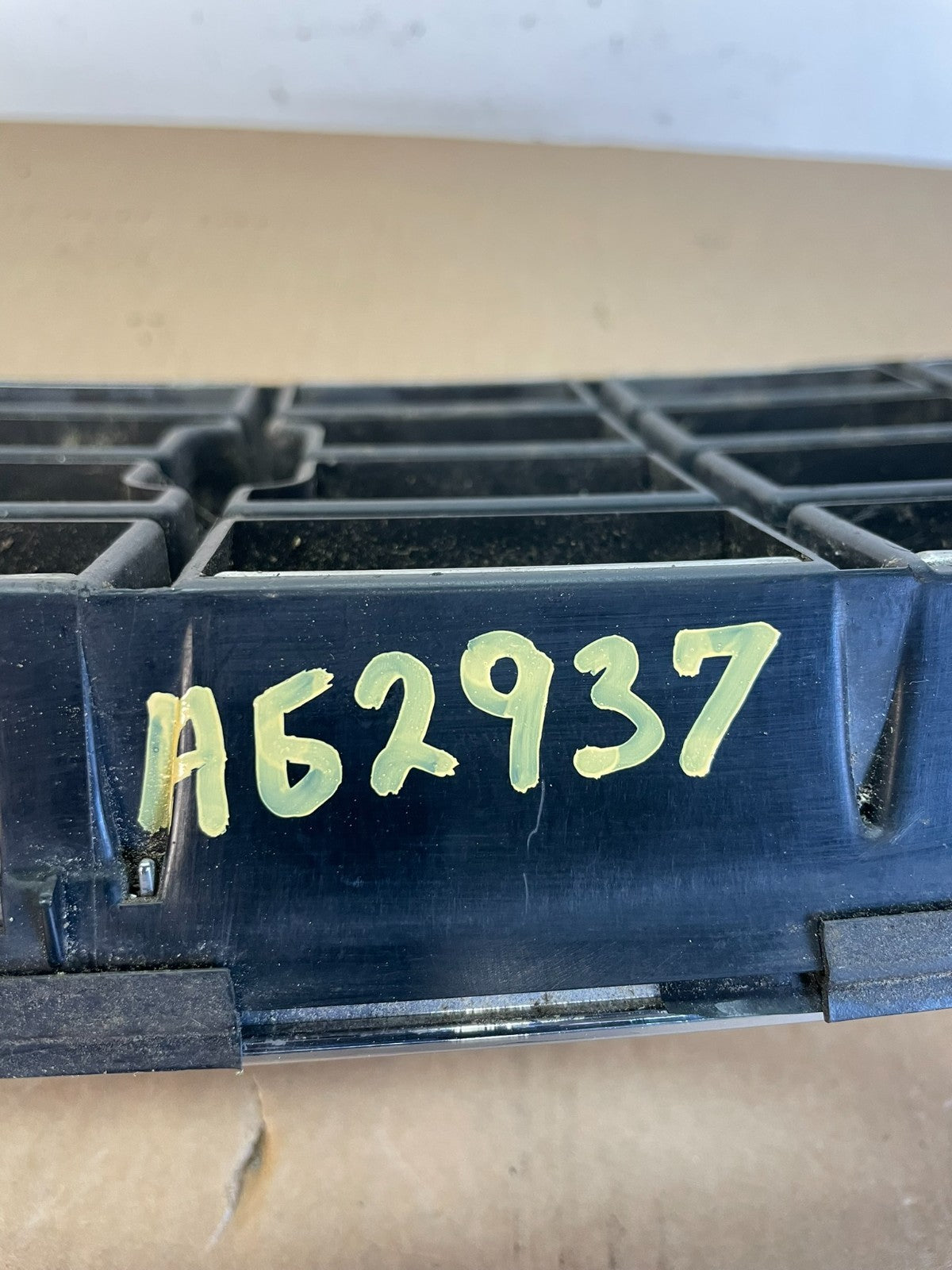 2003 to 2013 Volvo XC90 Front Upper Grill Grille AG2937 DG5