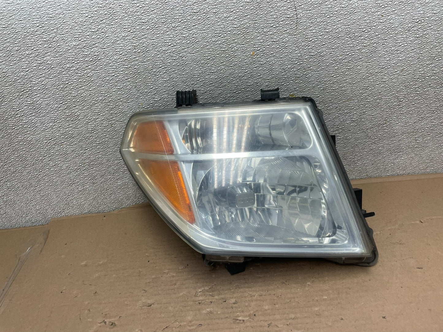 2005 to 2007 Nissan Pathfinder Halogen Headlight Right Passenger Oem AB0042 DW0