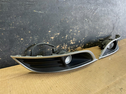 2013 to 2016 Lincoln MKT Left+Right Set Front Fog Light Bezel OEM ab2848 DG1