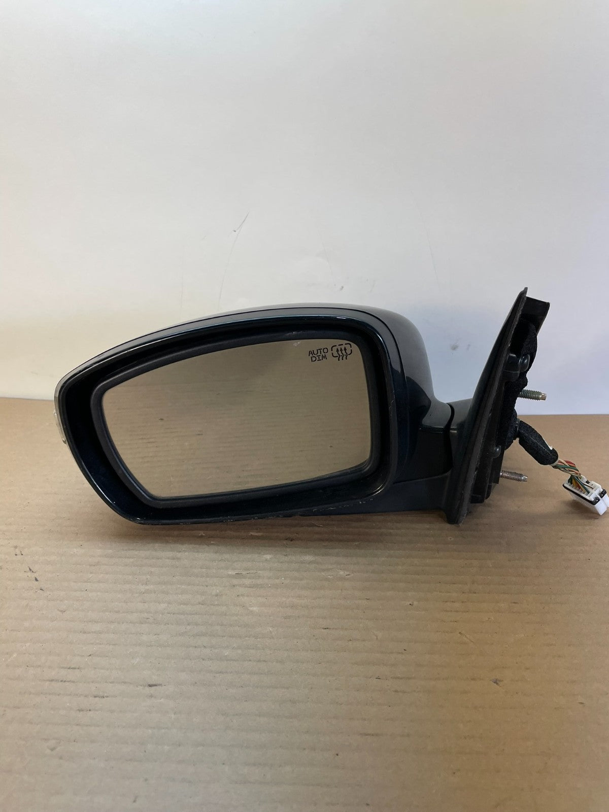2009 to 2014 Hyundai Genesis Sedan Left Driver Turn Signal Door Mirror AH8660 DG9