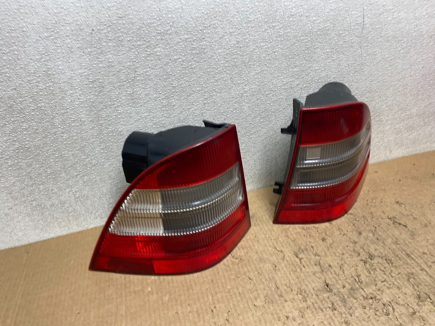 1998 1999 2000 2001 Mercedes ML320 ML-Class Left+Right Tail Lights W8025 DW2