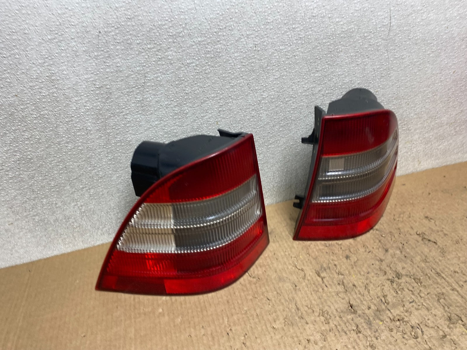 1998 1999 2000 2001 Mercedes ML320 ML-Class Left+Right Tail Lights W8025 DW2