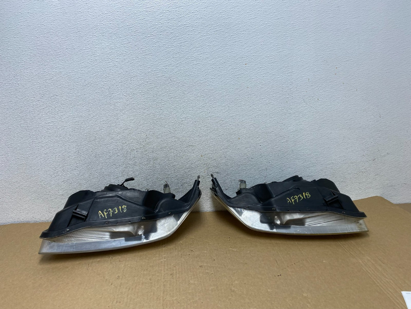 2000 to 2001 Nissan Maxima Left + Right Set Halogen Headlights AF7318 DW9