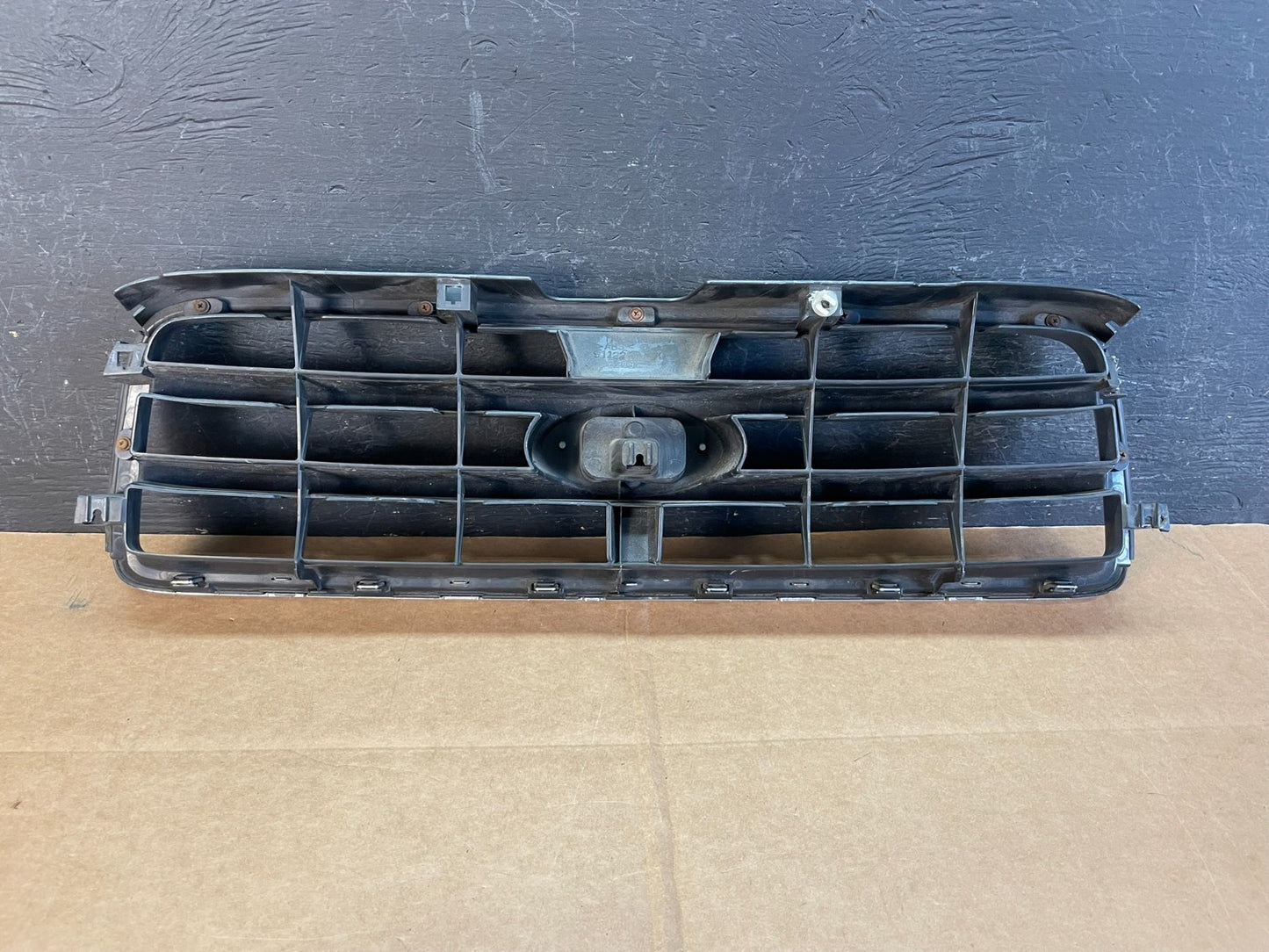 2003 to 2005 Subaru Forester Front Upper Grill Grille AE0833 DG3
