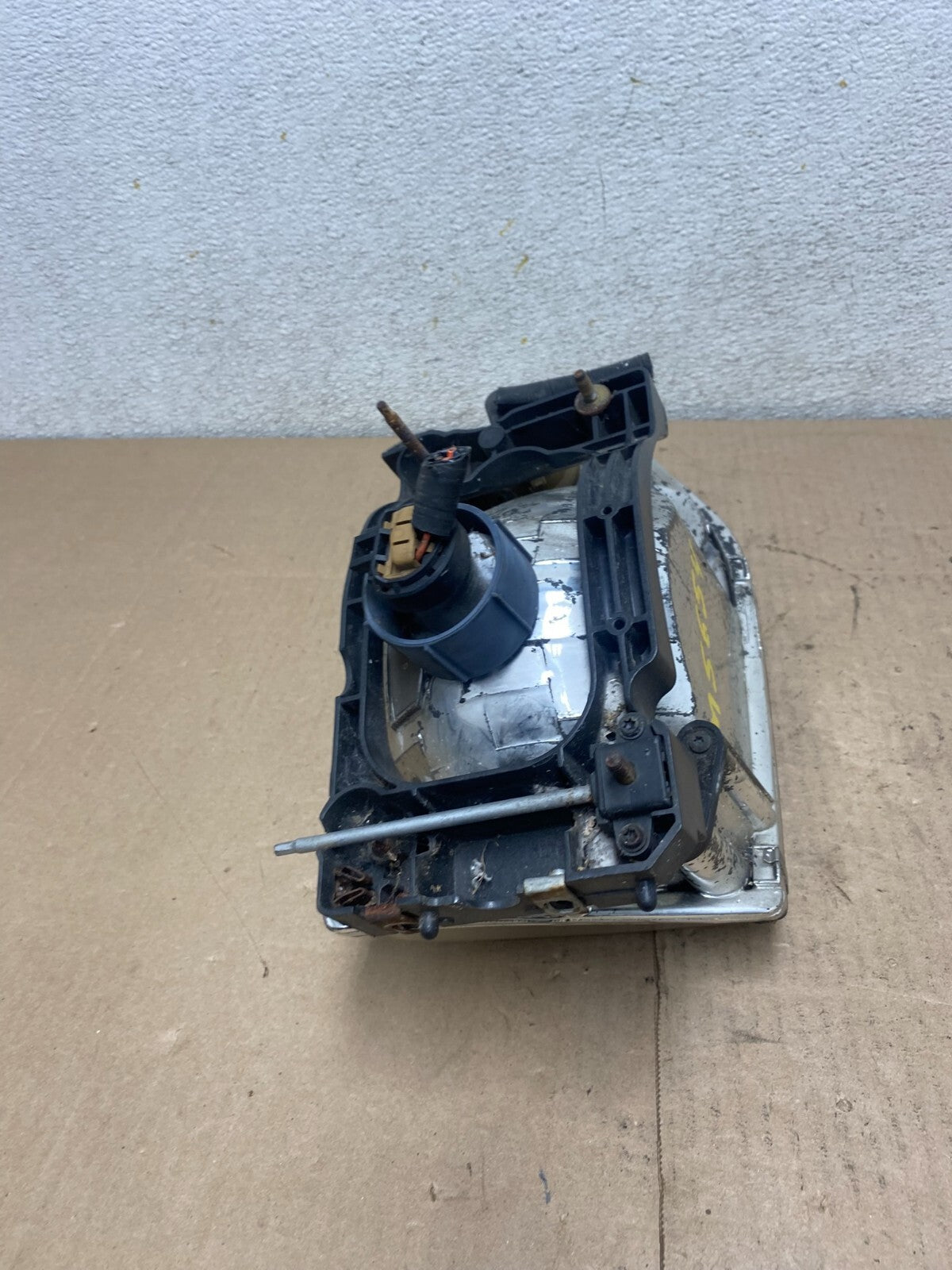 1999 to 2002 Mercury Villager Left Driver LH Side Headlight M5654 DW9