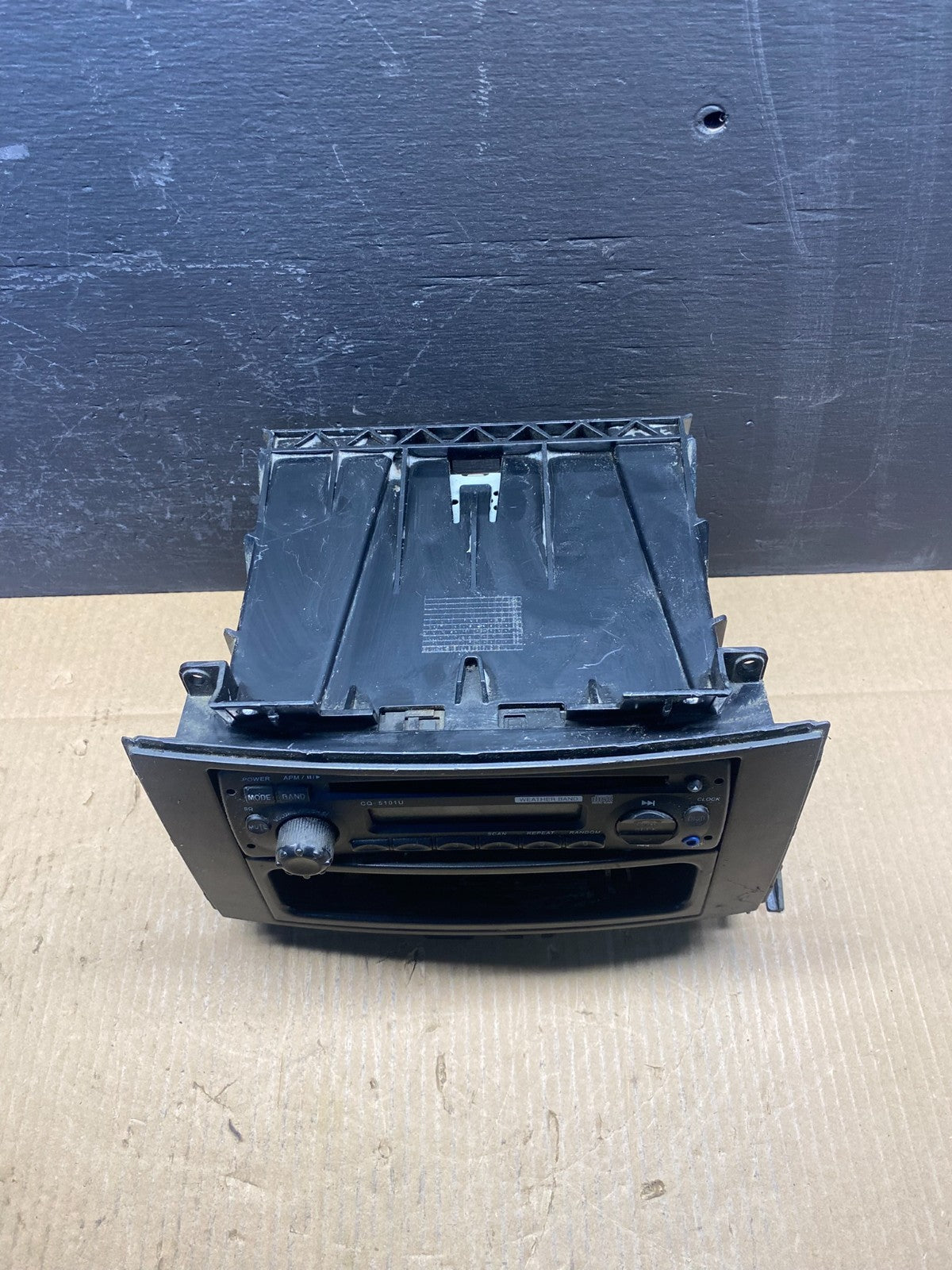 2009 Freightliner Sprinter CD PLAYER Equipment Radio PANASONIC CQ5101U AD1533 DG3