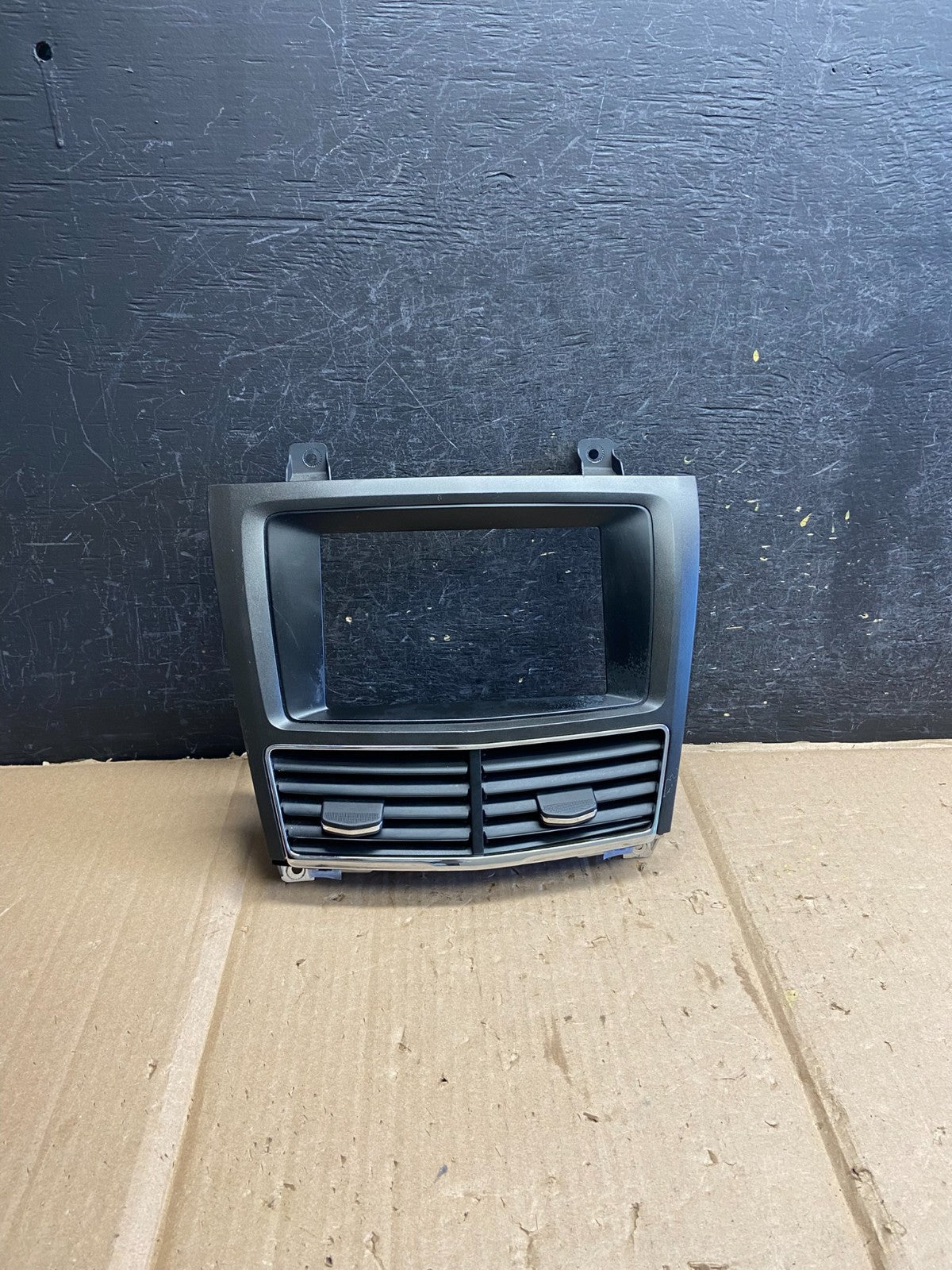 2010 - 2012 Lincoln Mkt Center Dash Gps Radio Bezel Panel Air Vent ai2726 DG0