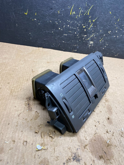 2006 to 2011 Cadillac DTS Dash Center Air Vent Heater Bezel OEM Z7115  DG1