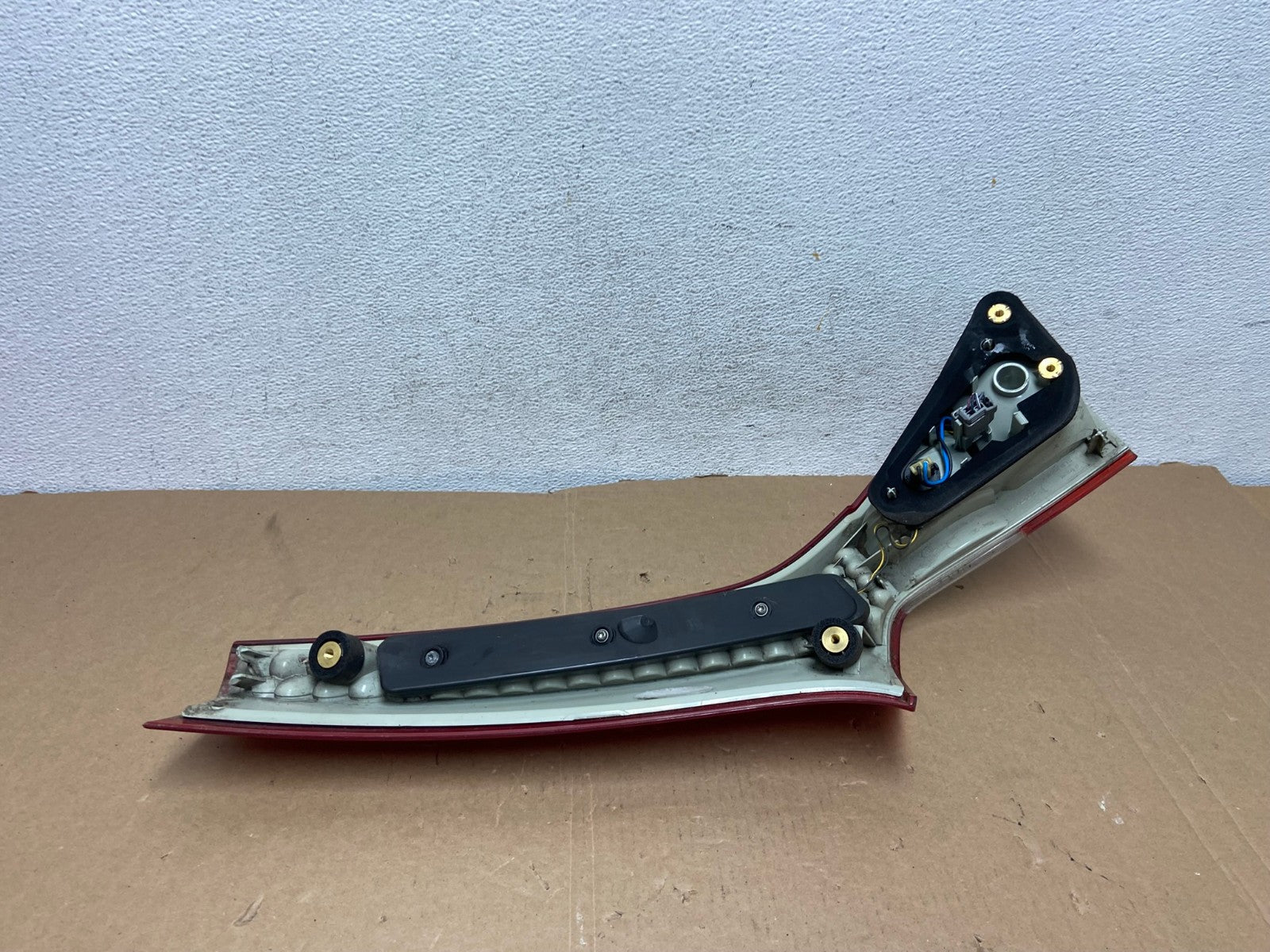 2008 to 2013 Volvo XC70 V70 Right Passenger Tail Light Upper AD7903 LK5