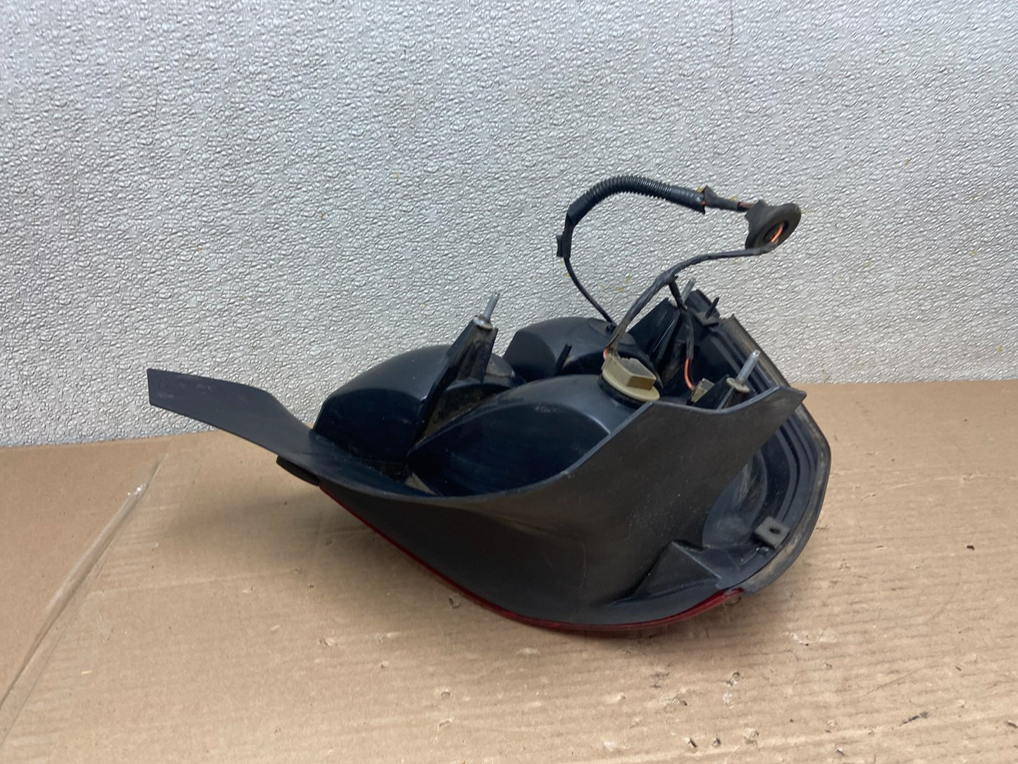 2003-2011 Ford Crown Victoria Right Passenger Rh Side Tail Light Oem AA9312 LK4