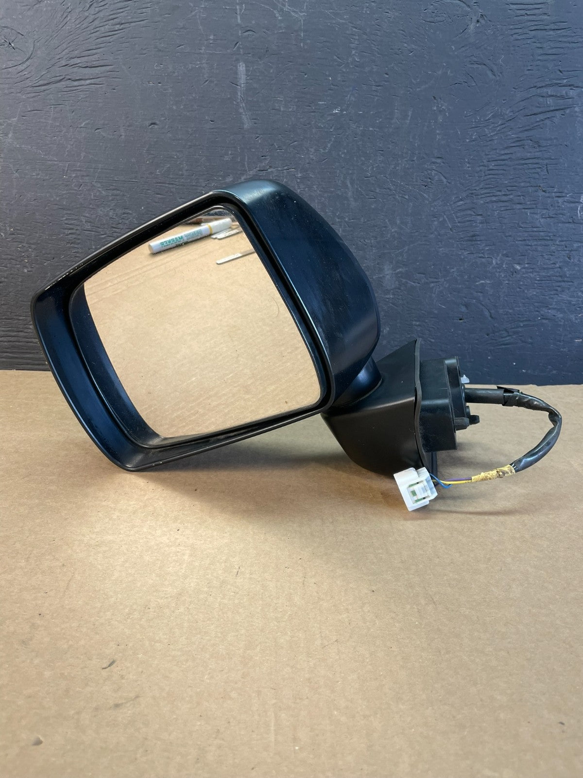 2004 - 2009 Mitsubishi Endeavor Left Driver LH Door View Mirror ac9952 DG9