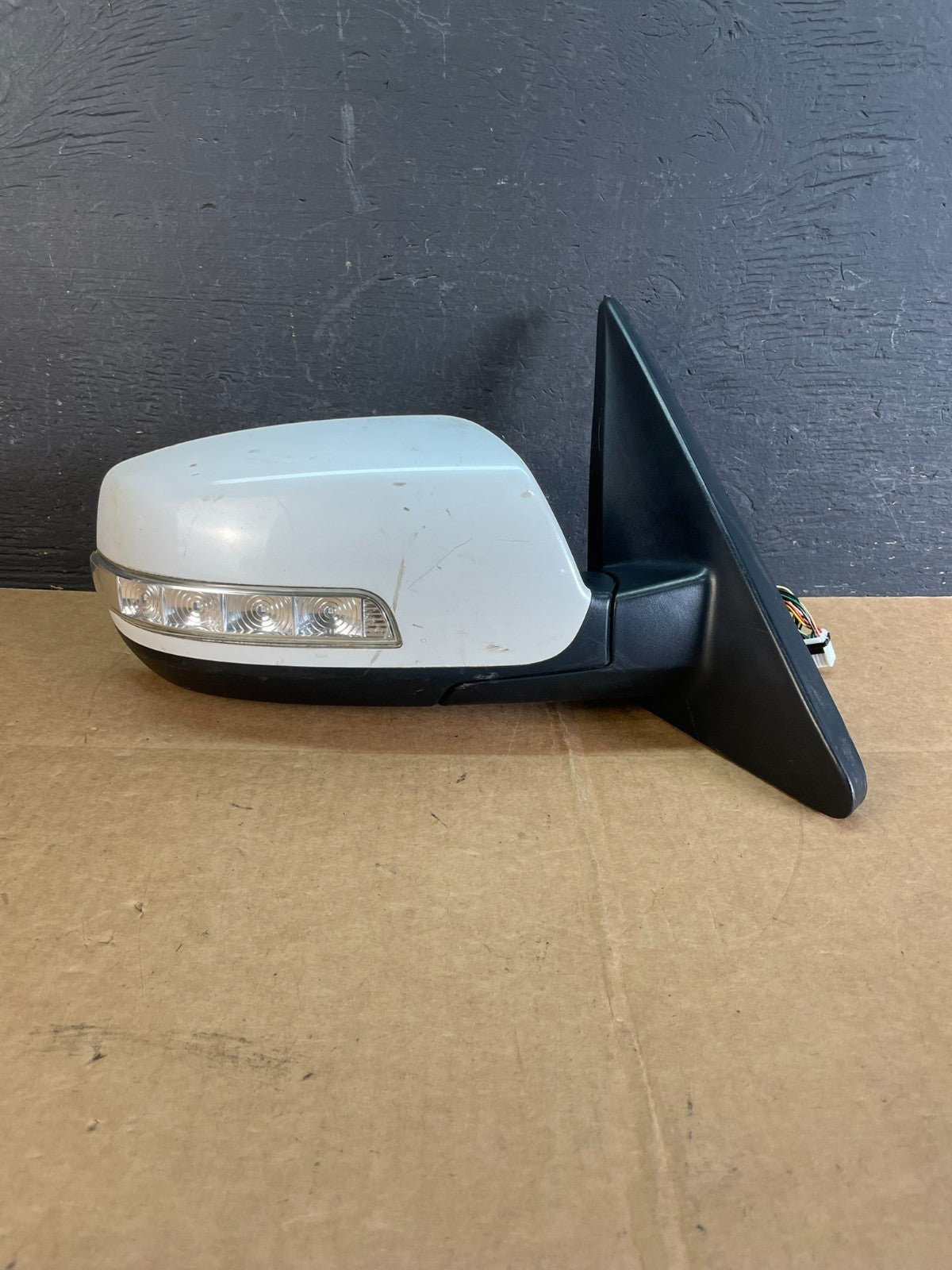 2011 to 2015 Kia Sorento Right Passenger Door Mirror Turn Signal AE0923 DW0