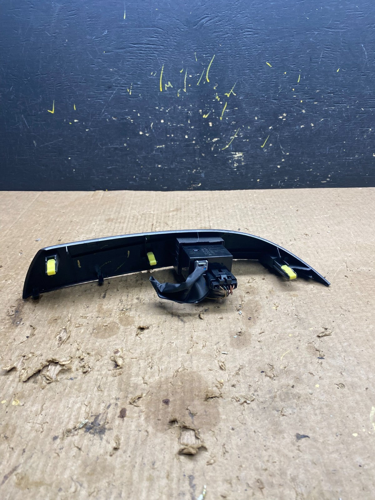 2004 to 2010 Toyota Sienna Right Side Radio Switches Bezel Trim Z7328 DG3