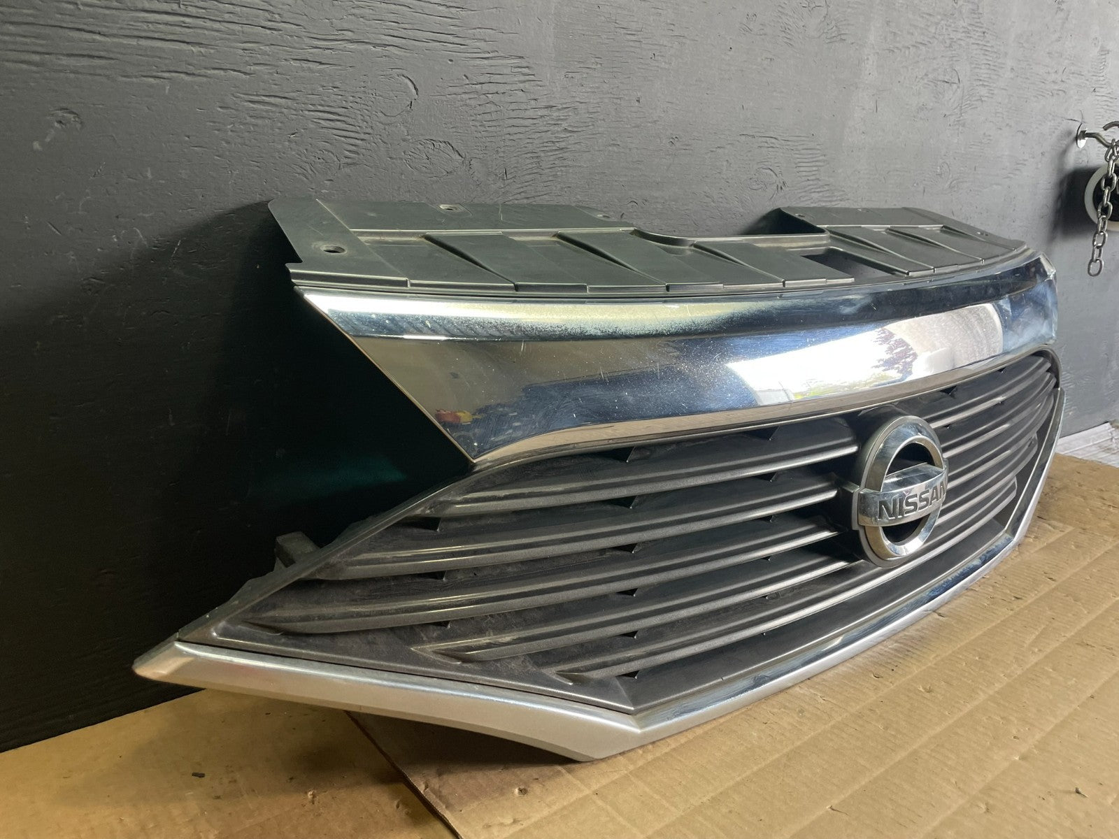 2011 to 2017 Nissan Quest Front Upper Grill Grille OEM AB7663 DG2