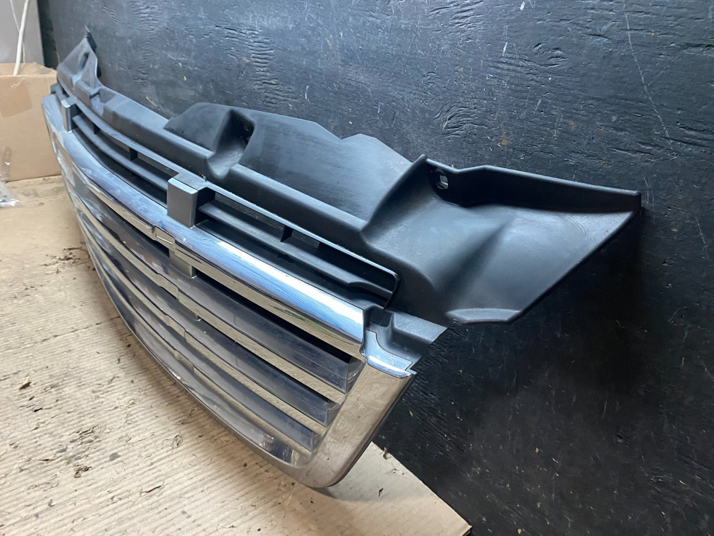 2009 to 2011 Freightliner Sprinter Front Upper Chrome Grill Grille V4342 GD1