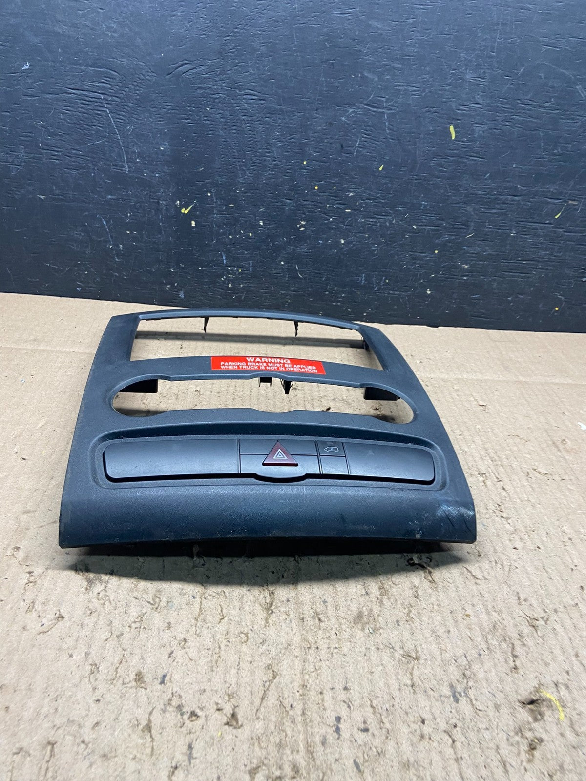 2007-2018 Mercedes Dodge Sprinter Center Console Radio Instrument Panel Q1124 DG1