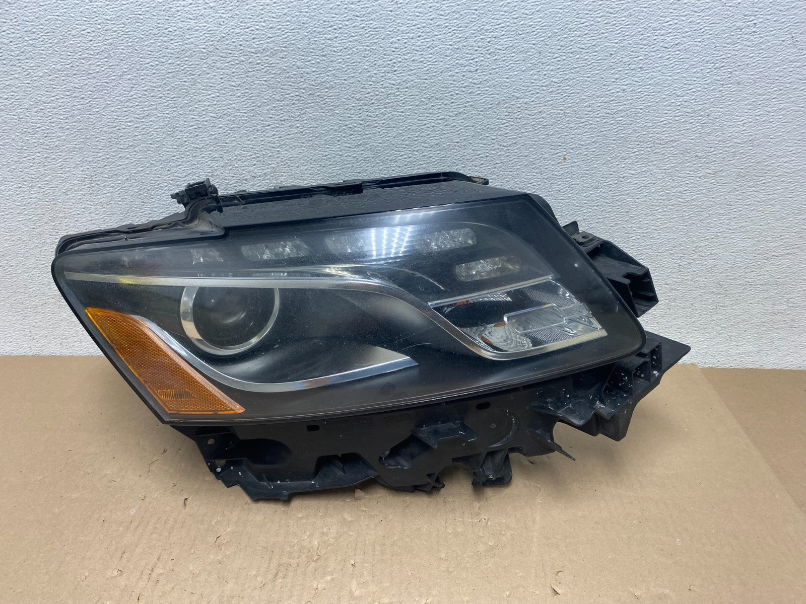 2009 to 2012 Audi Q5 Right Passenger RH Side Xenon HID Headlight AG5789 DW0