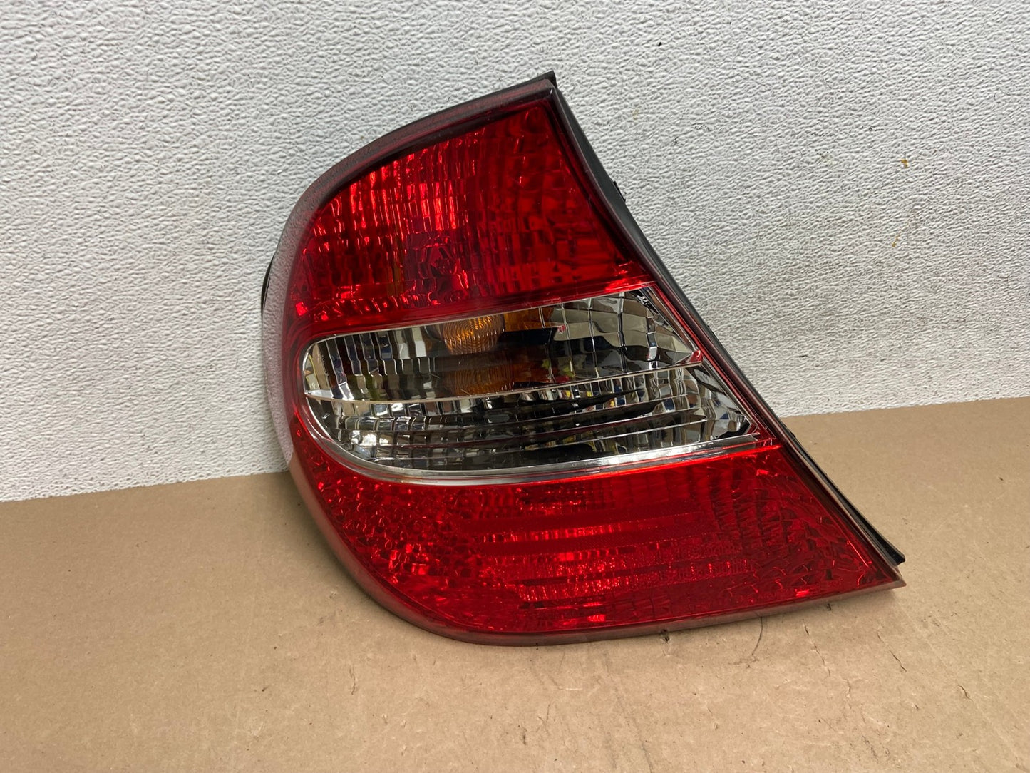 2002 2003 2004 Toyota Camry Left Driver LH Side Tail Light AE6777 LK0