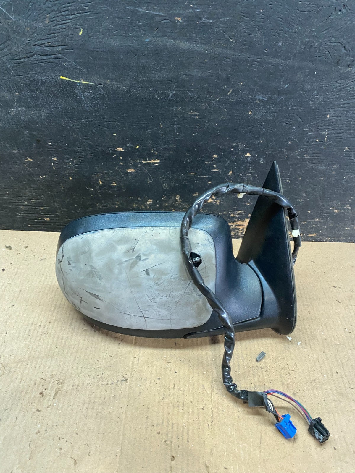 2003-2006 Chevrolet Tahoe Suburban Right Passenger Turn Door Mirror OEM T0250 DG0