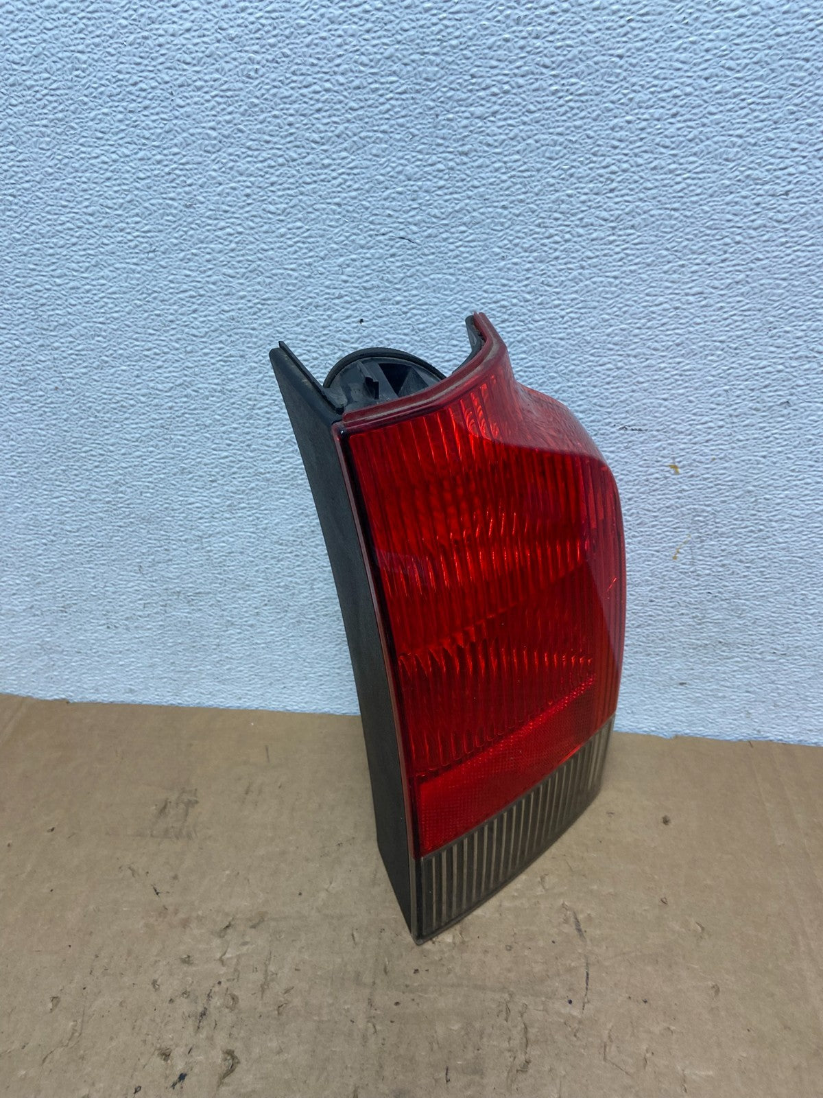 2001 - 2004 Volvo XC70 V70 Right Passenger Side LH Tail Light AD3077 LK2