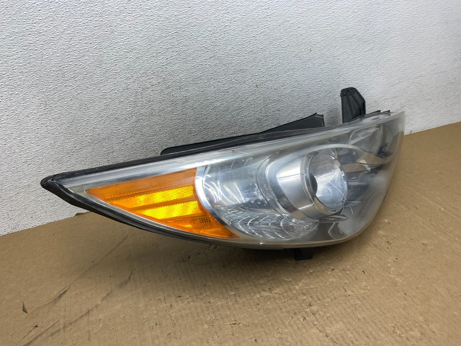 2011 - 2014 Hyundai Sonata Right Passenger Rh Side Headlight Halogen AG0543 DW2