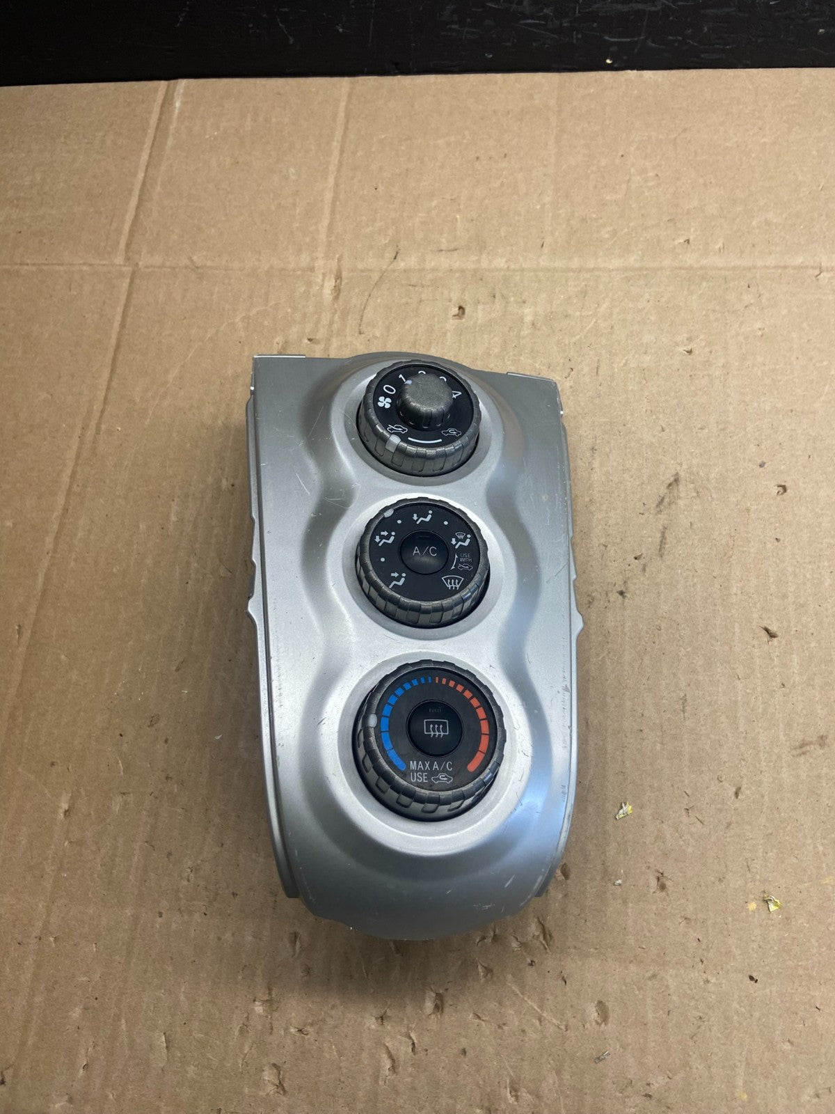 2000 to 2005 Toyota Yaris A/C Heater Climate Control Unit Switch AB9443 DG0