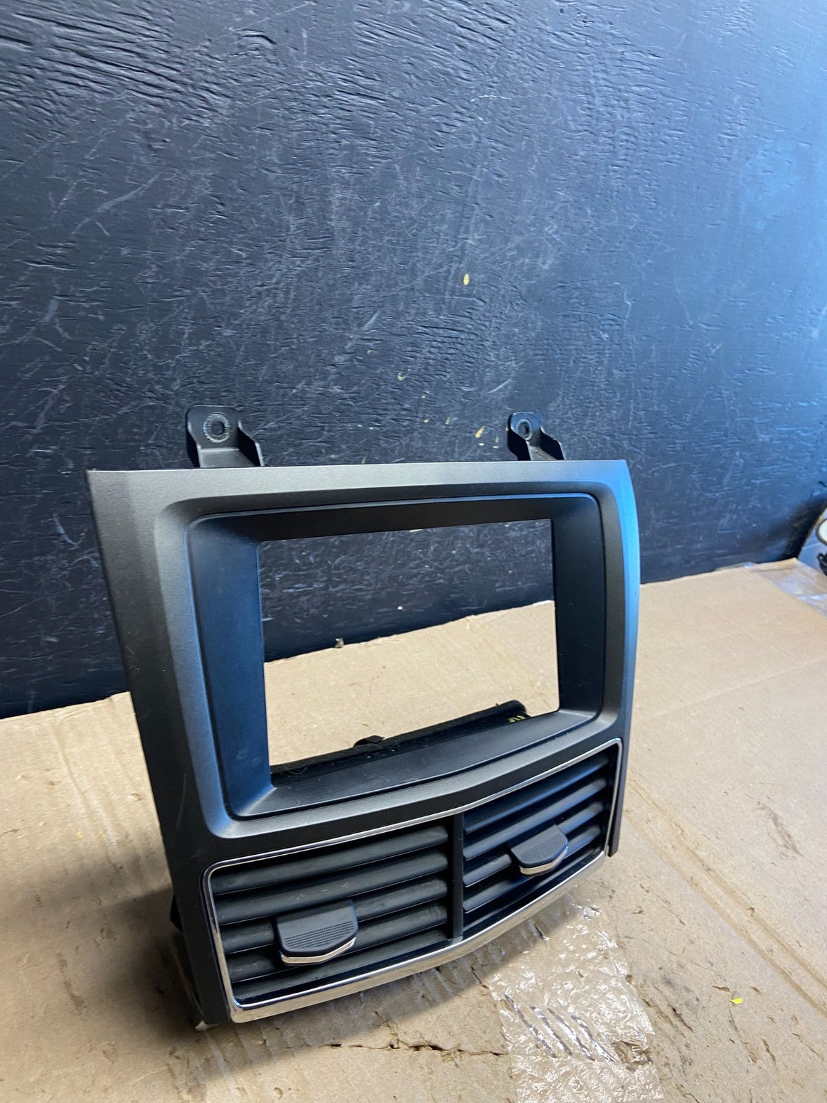 2010 - 2012 Lincoln Mkt Center Dash Gps Radio Bezel Panel Air Vent AE1962 DG1
