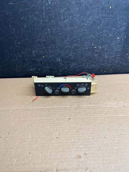 1996-2000 GMC Sierra Yukon A/C AC Climate Control A/C AG0139 DG0