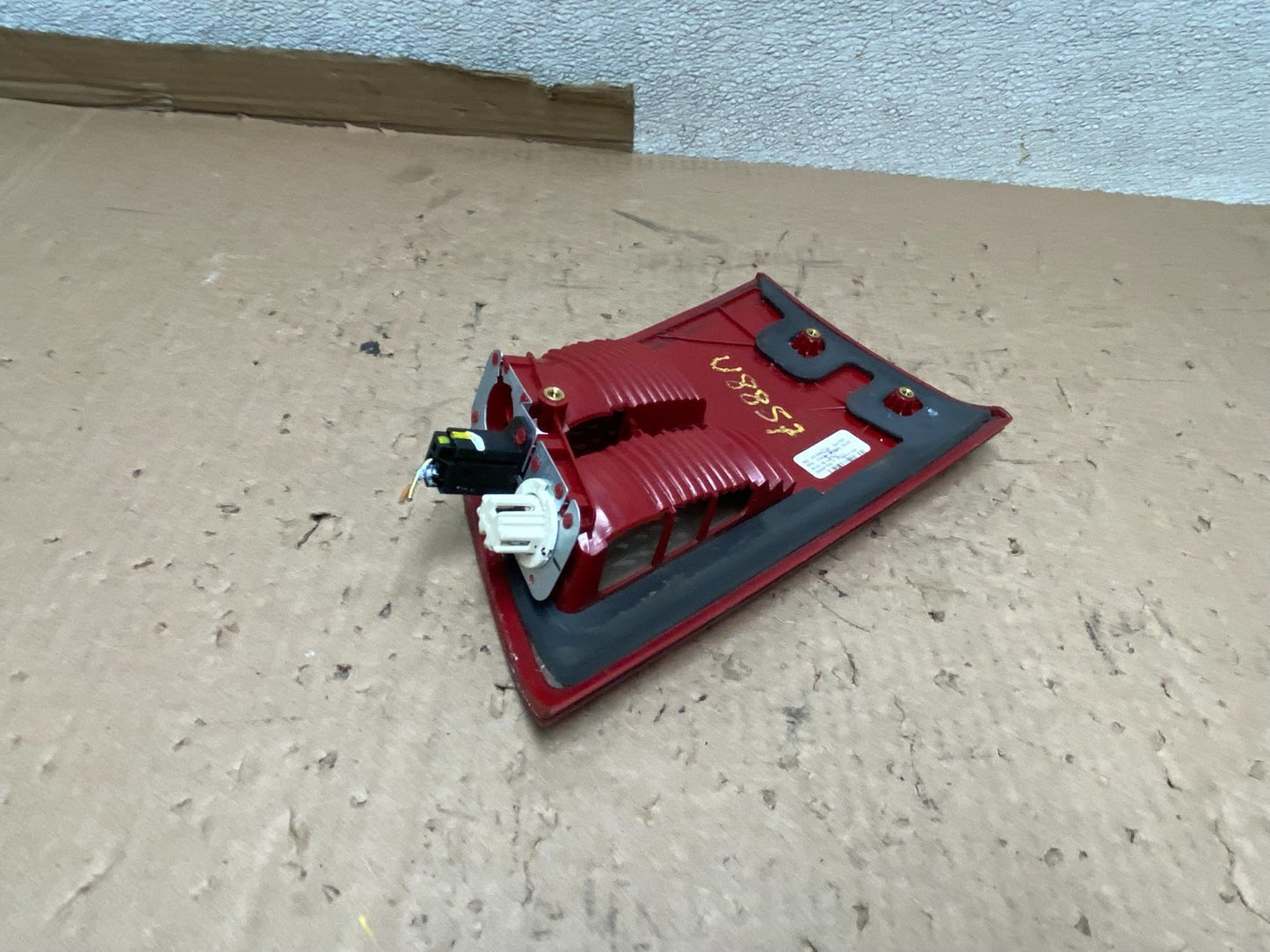 2004-2006 BMW X5 Right Passenger RH Side Inner Tail Light Oem U8857 DW6
