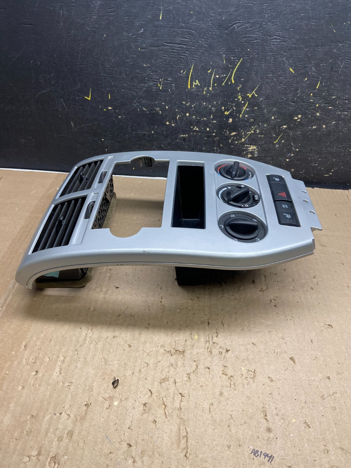 2007 to 2009 Dodge Caliber Dash Radio Center Bezel Climate Dash OEM AB5419 DG1