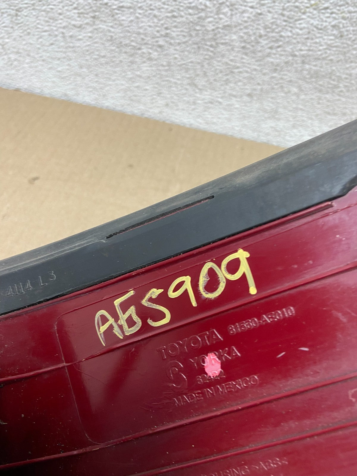 2004 to 2005 Toyota Sienna Left Driver LH Side Tail Light AG5909 DW6